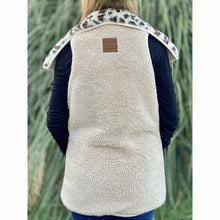Load image into Gallery viewer, C.C Reversible Leopard Print Vest