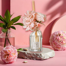 Load image into Gallery viewer, Faux Flowers Diffuser Set 120Ml / 4.05 fl OZ - Silk Blossom