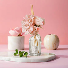 Load image into Gallery viewer, Faux Flowers Diffuser Set 120Ml / 4.05 fl OZ - Silk Blossom