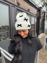 Load image into Gallery viewer, Mini Velvet Bow Cuff C.C Beanie
