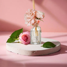 Load image into Gallery viewer, Faux Flowers Diffuser Set 120Ml / 4.05 fl OZ - Silk Blossom
